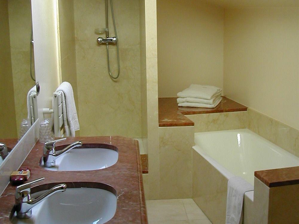 Hostellerie Du Vieux Perouges Ngoại thất bức ảnh